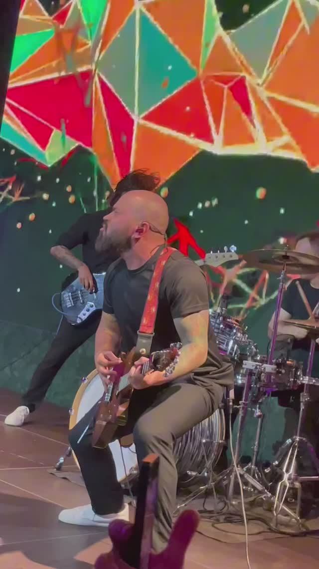 Видео