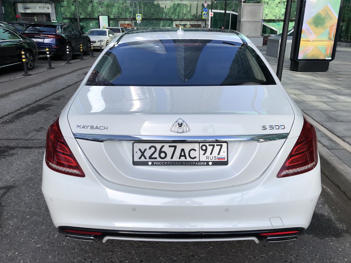 Белый Mercedes-Benz S-class (Maybach)