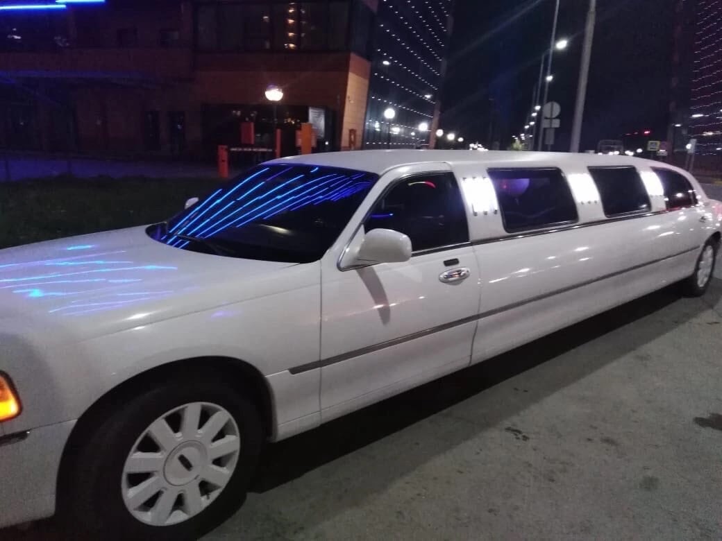 lincoln town car — кадр 3 из 14