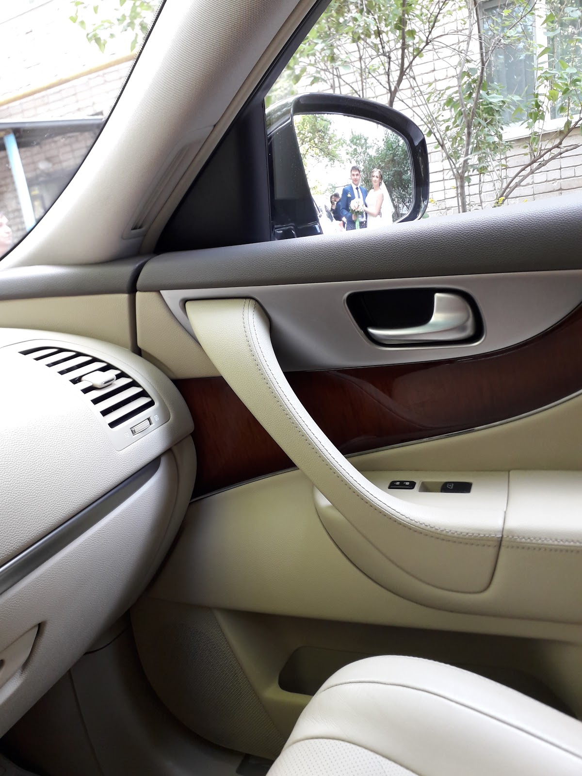 INFINITI QX 70