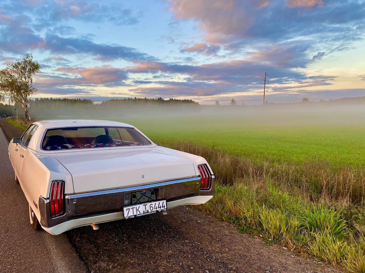 Chrysler Newport (white)