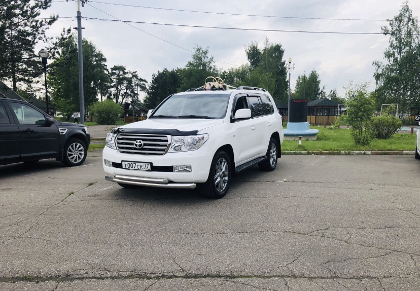 Toyota Land Cruiser 200 — кадр 4 из 8
