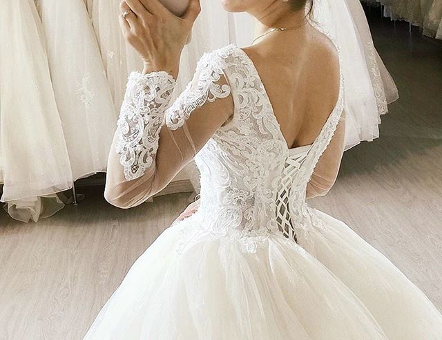 Свадебное платье — кадр 2 из 2