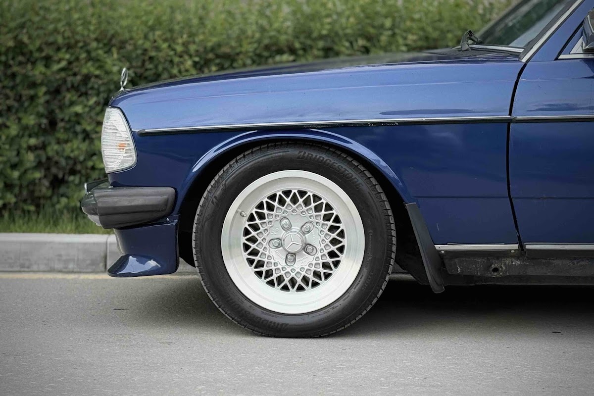 Mercedes Benz W213 1985 года