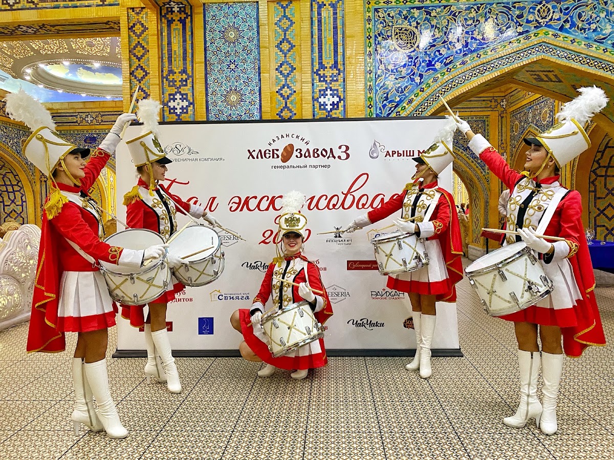 Гусары - барабанщицы