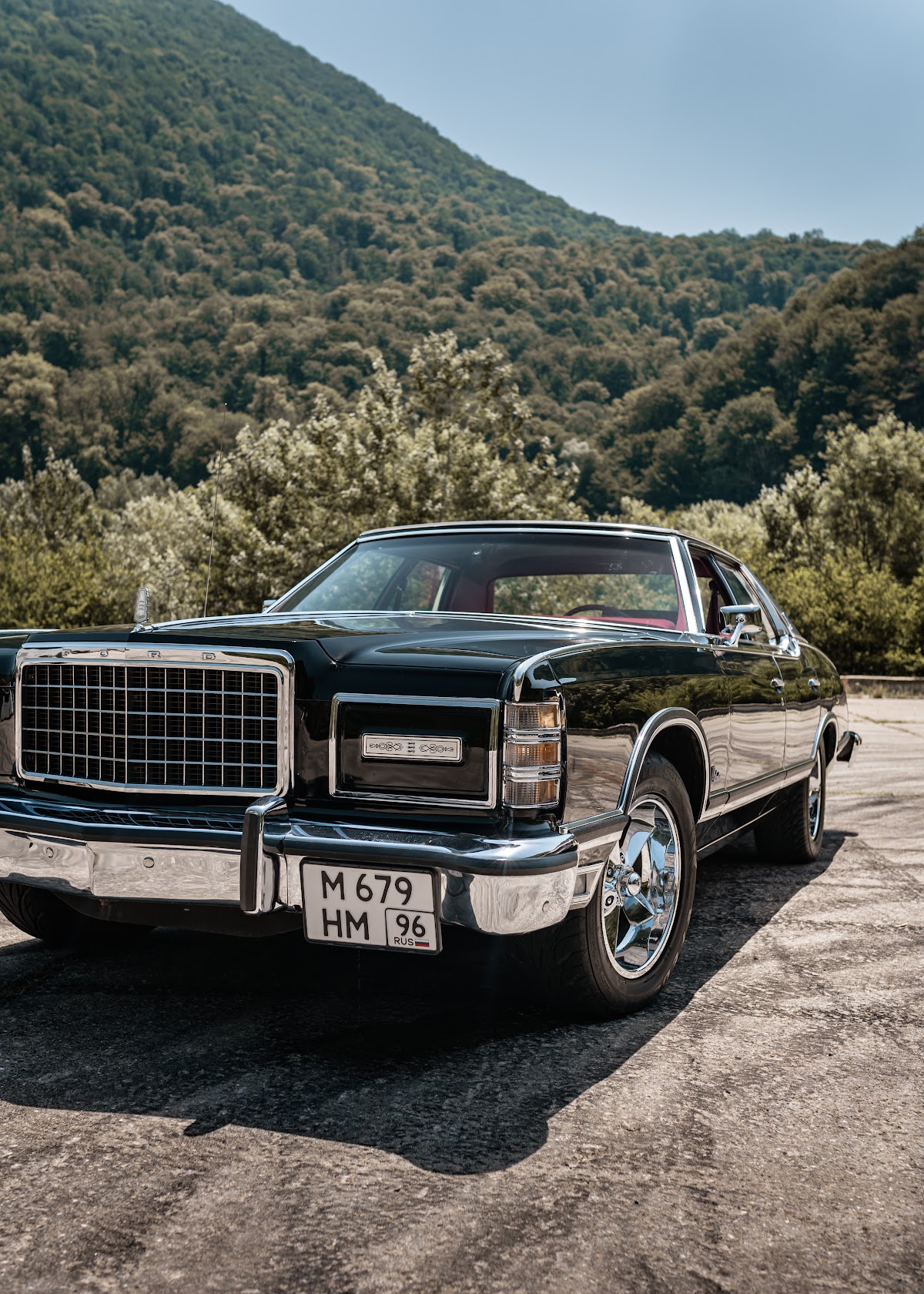 Ford LTD Landau 1976 — кадр 2 из 7