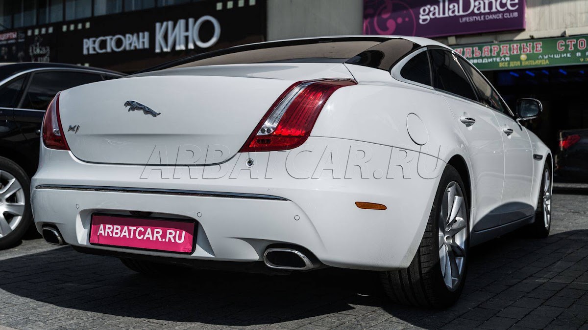 Jaguar XJ LONG белый на светлом — кадр 3 из 9