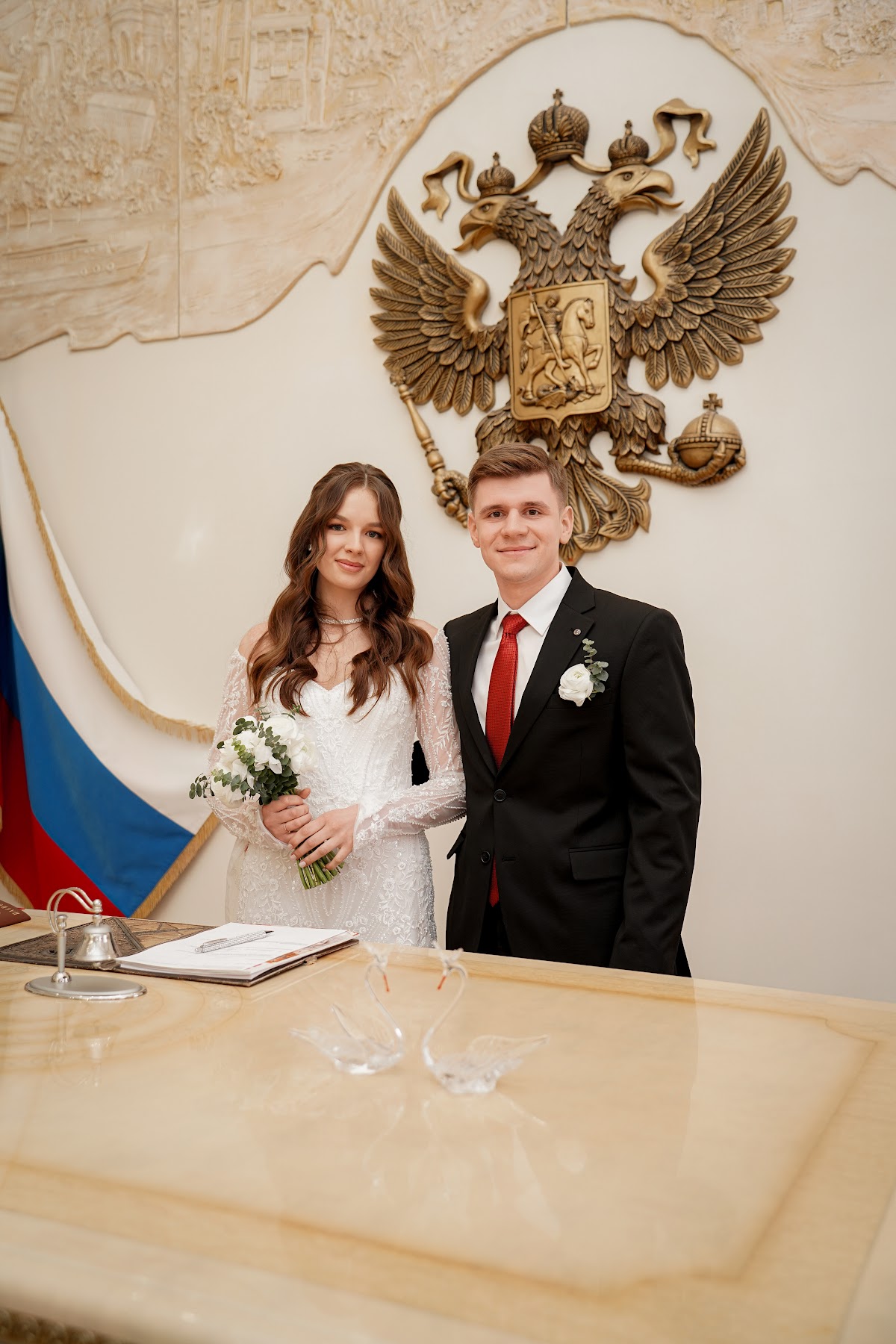 Алина и Андрей на фотосессии в Кировском ЗАГСе
