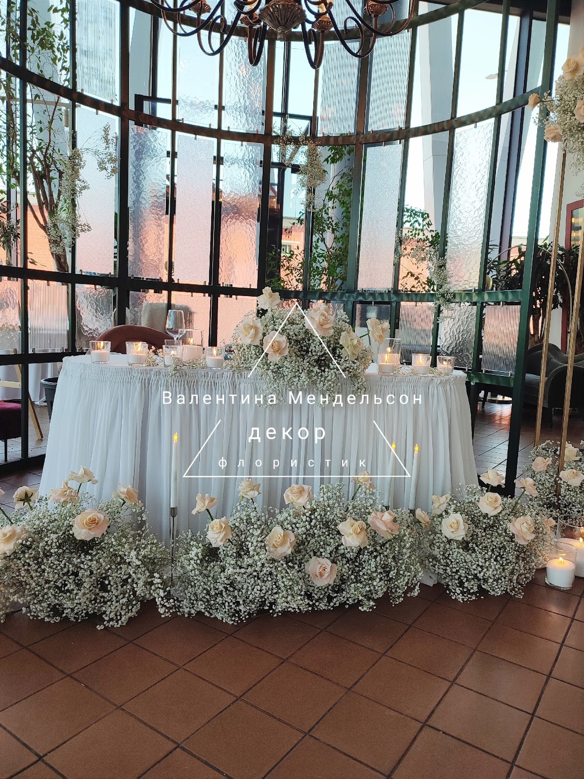 Свадьба ,гипсофила и насыпные свечи.