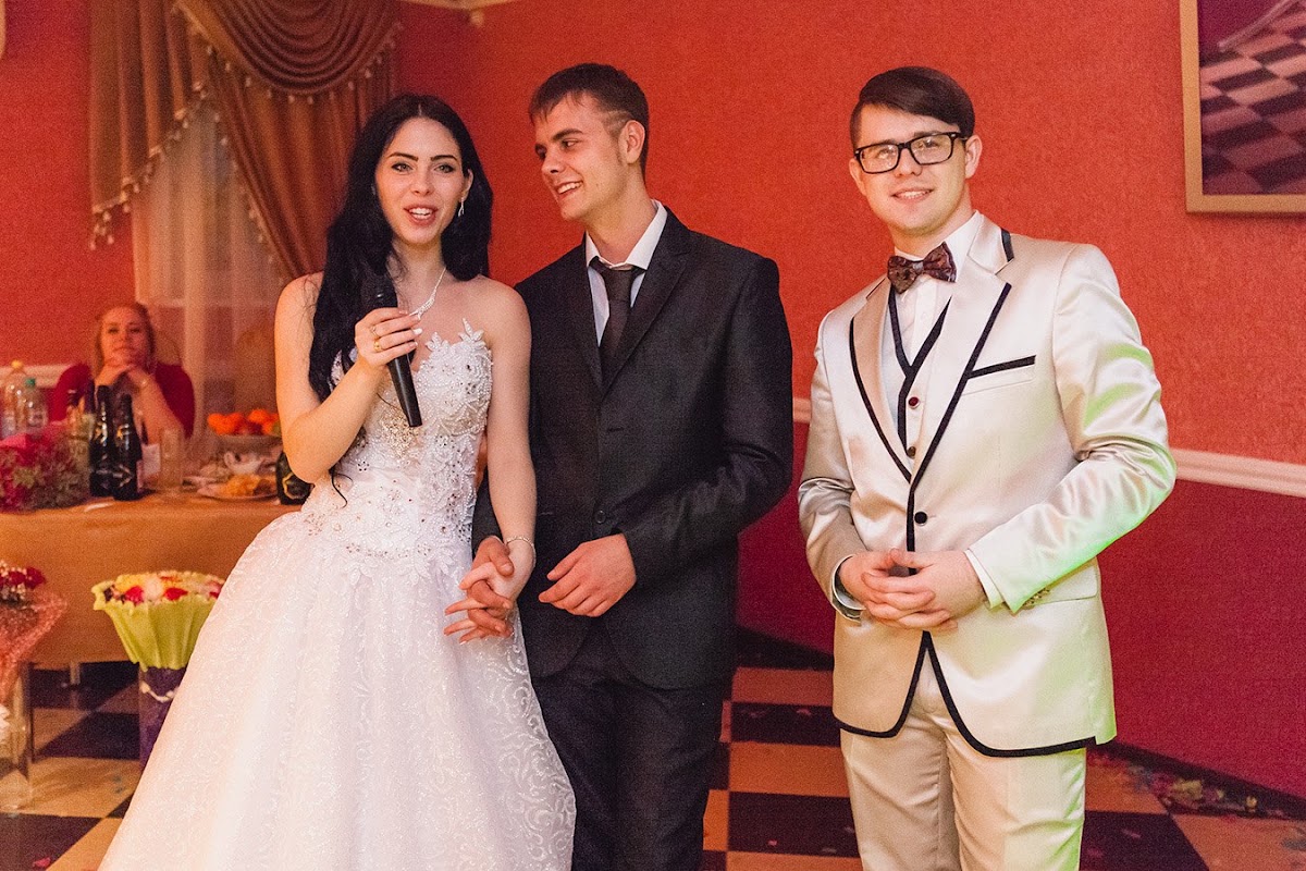 Современный ведущий на свадьбу