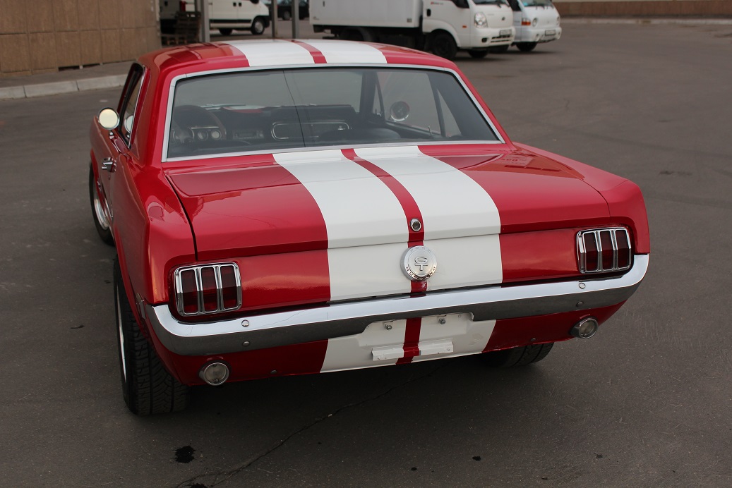 Ford Mustang 1966 — кадр 4 из 6