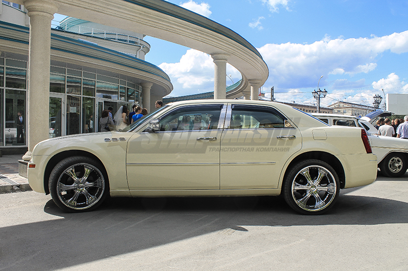 Chrysler 300C 1st generation