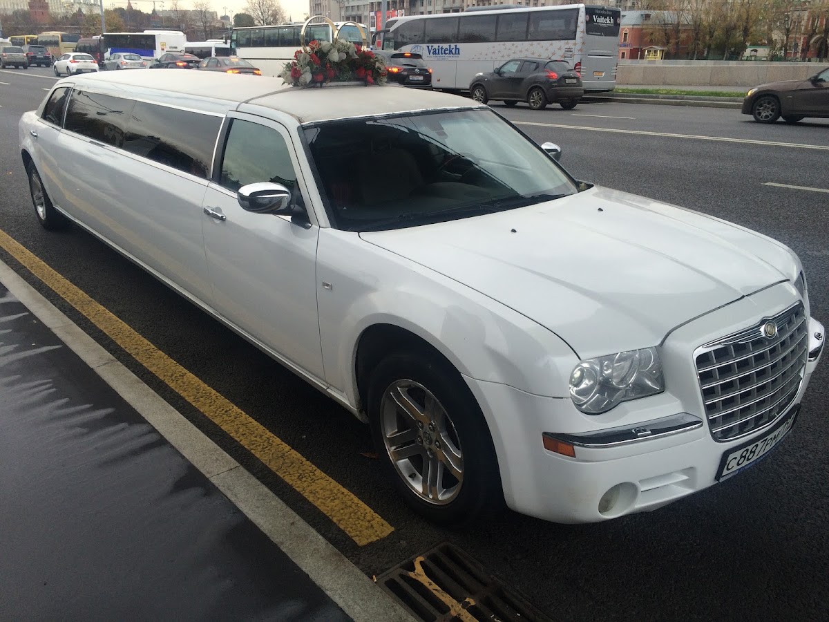 Лимзуин крайслер 300S