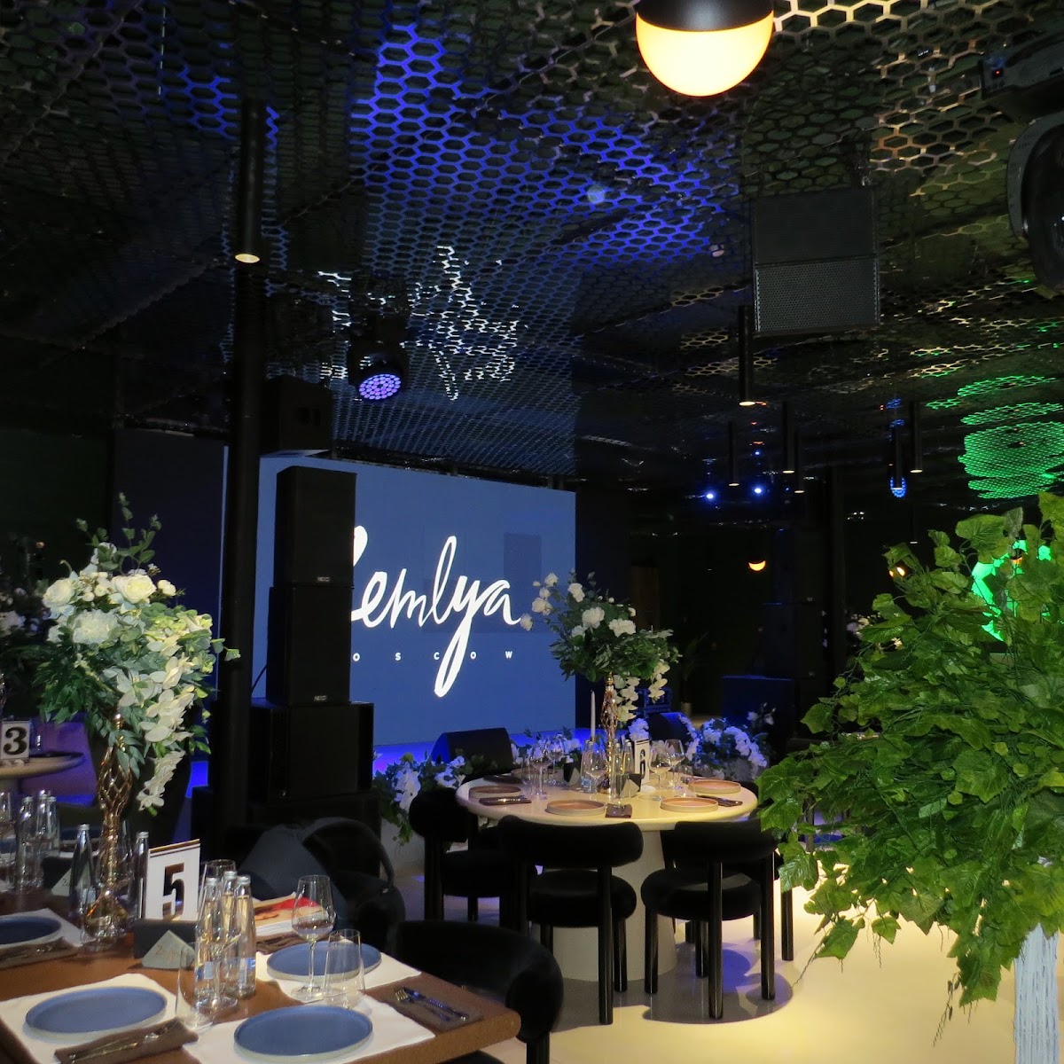 Оформление мероприятия в Планетарном ресторане Zemlya Moscow.