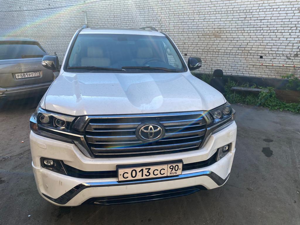Toyota Land Cruiser 200
