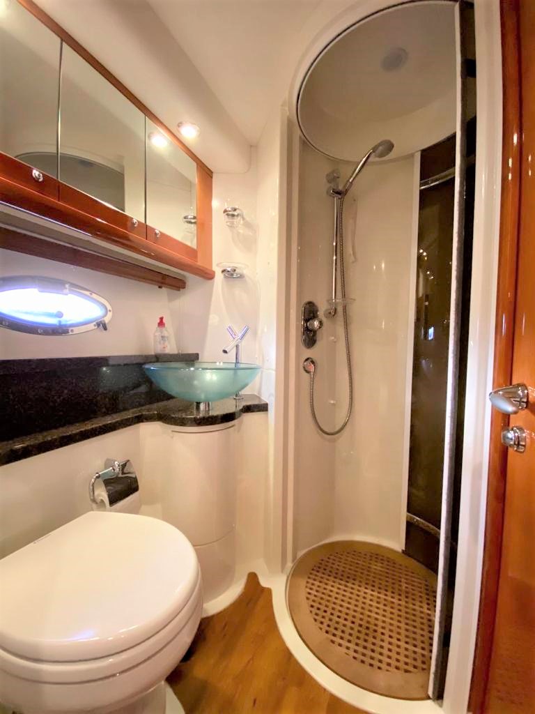 Яхта "Sunseeker Portofino 53"