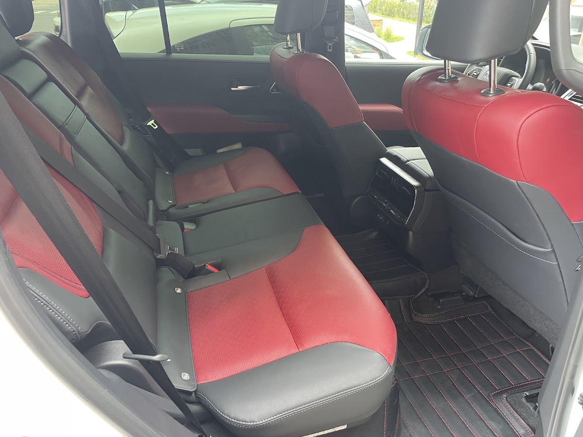 Toyota Land Cruiser 300
