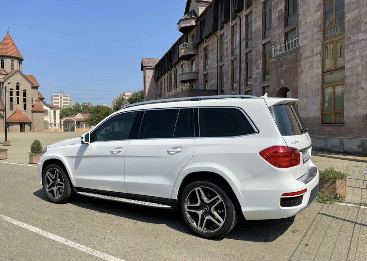 Mercedes GL — кадр 2 из 8