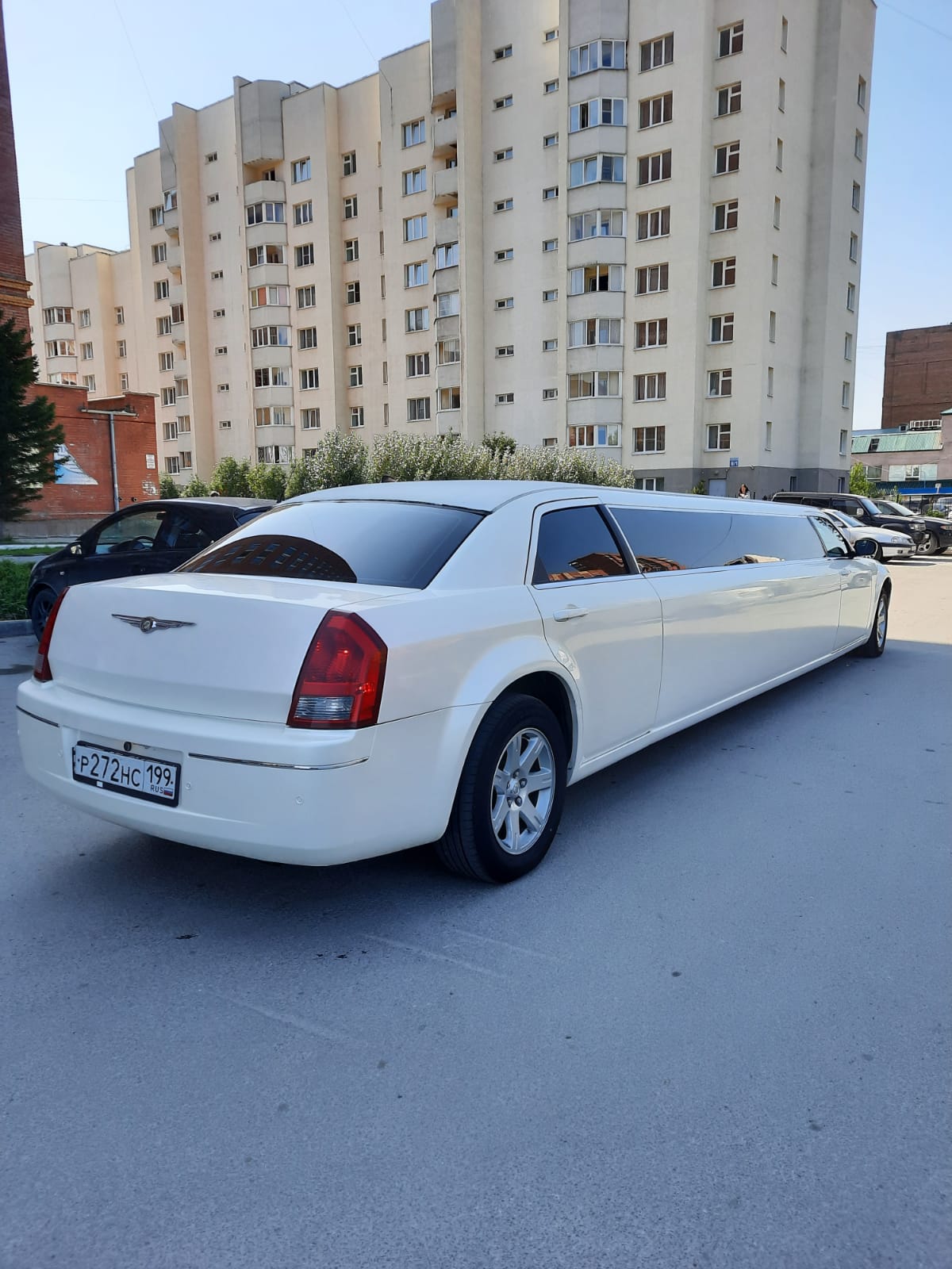 Лимузин Крайслер 300С — кадр 2 из 7