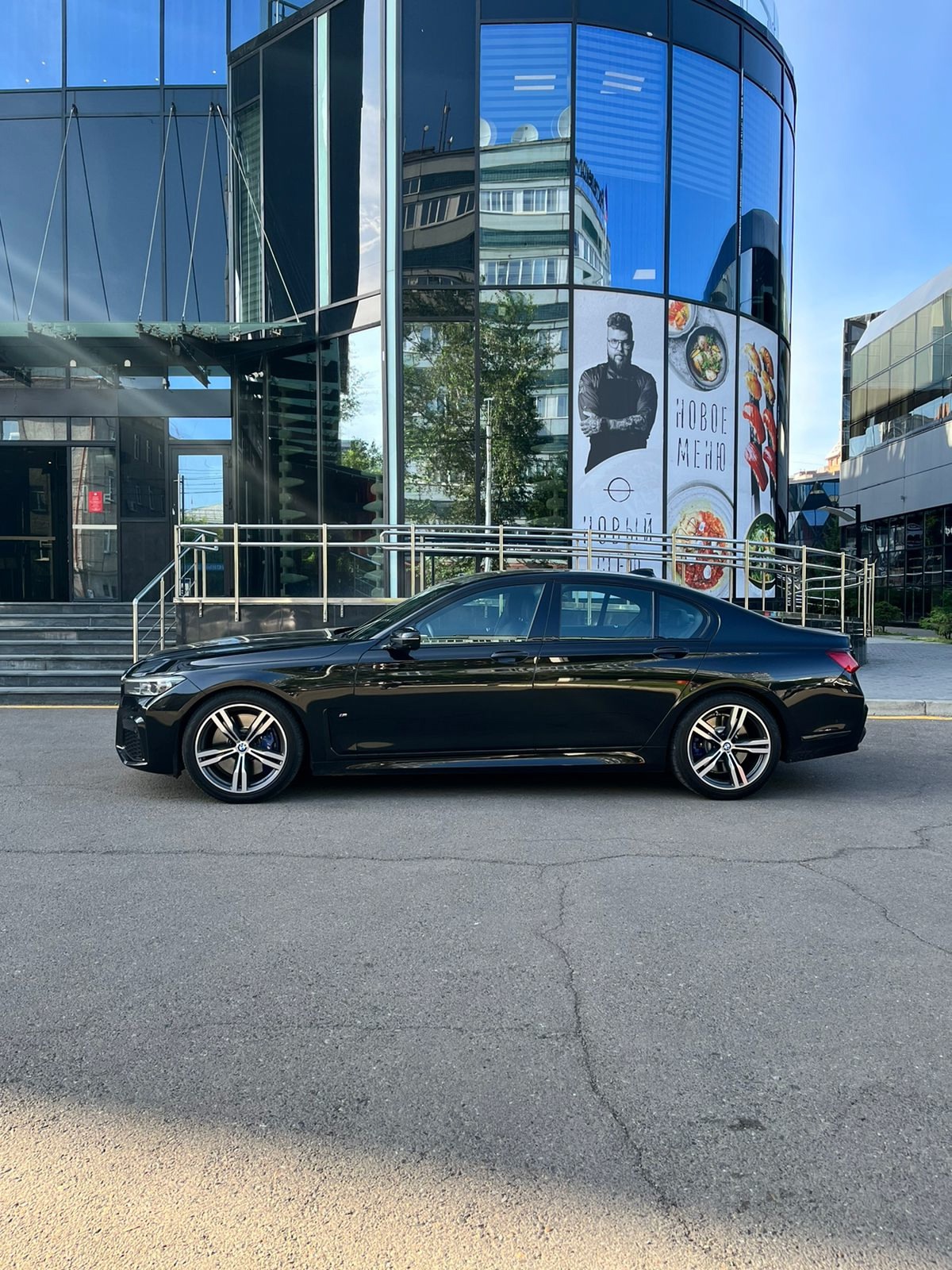 BMW750 — кадр 2 из 11