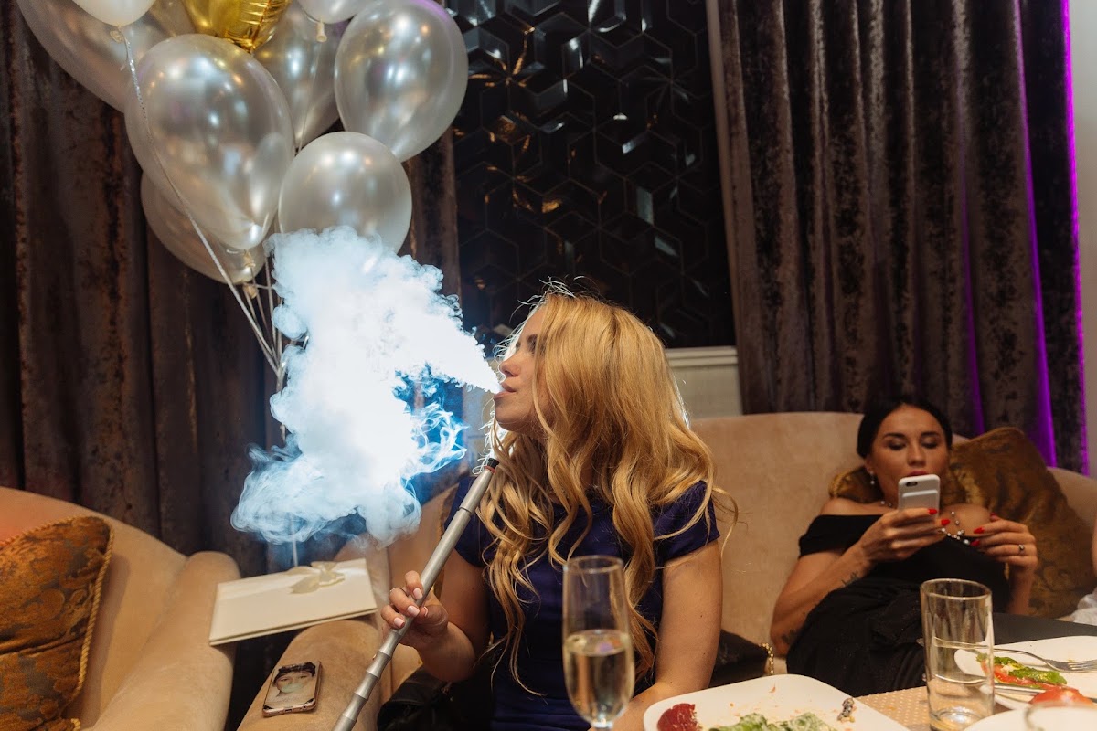 Party Smoke — кадр 5 из 20