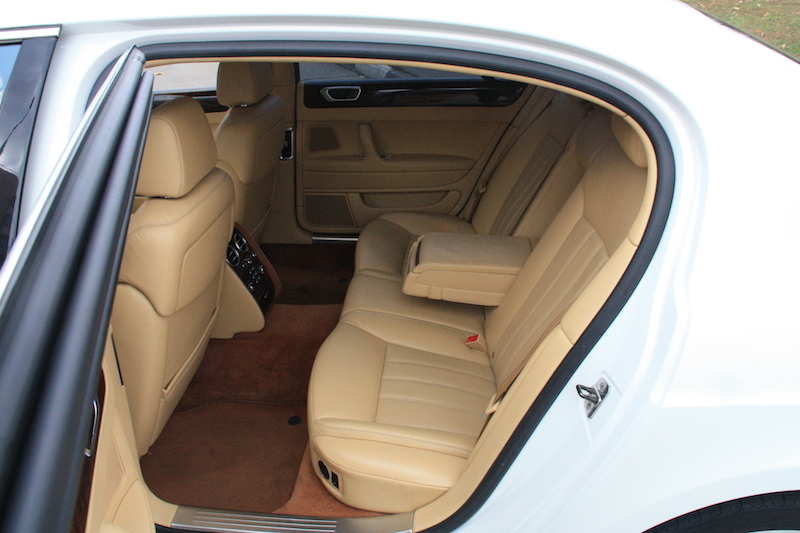 Bentley Continental Flying Spur белый с бежевым салоном