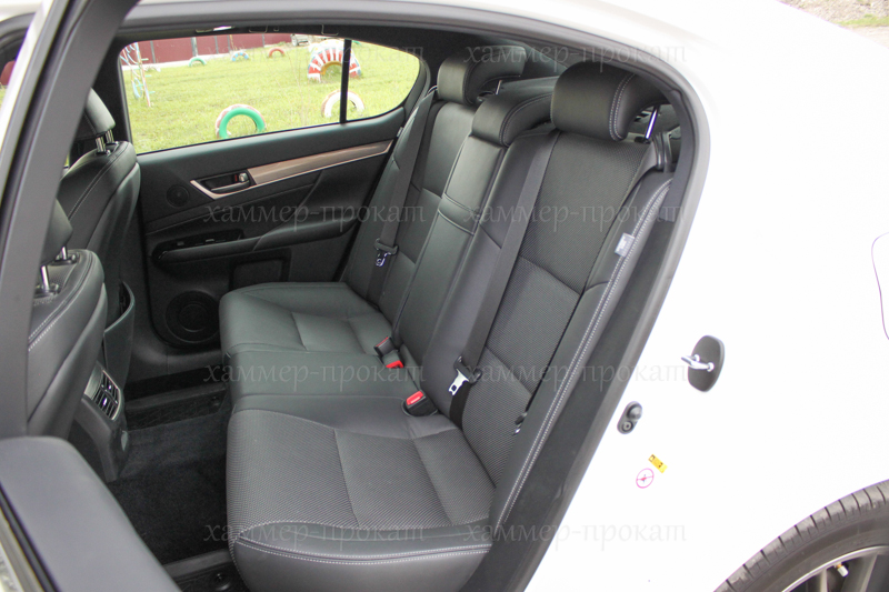 Lexus GS350 — кадр 4 из 4