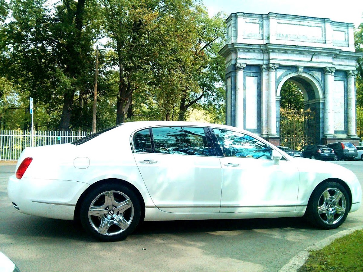 Bentley Continental White — кадр 5 из 9
