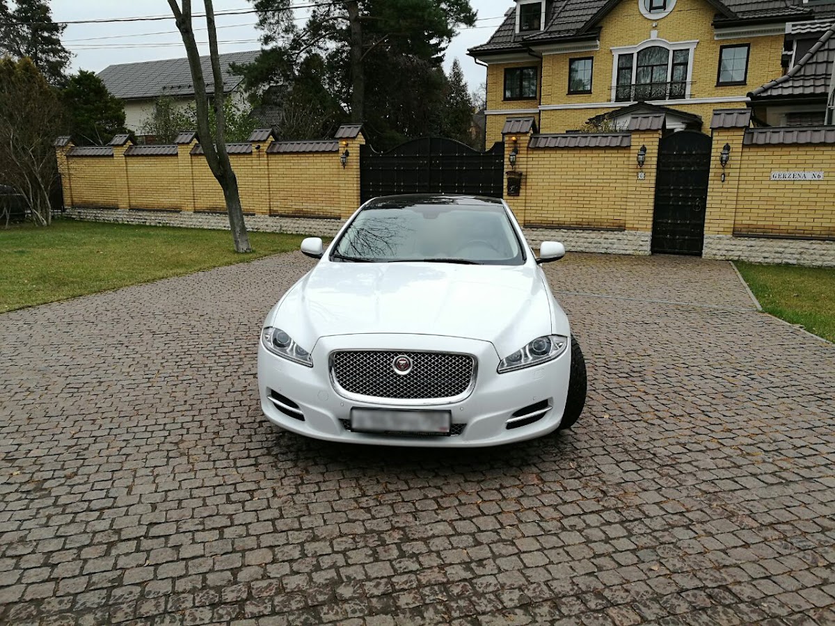 Jaguar XJ — кадр 2 из 24