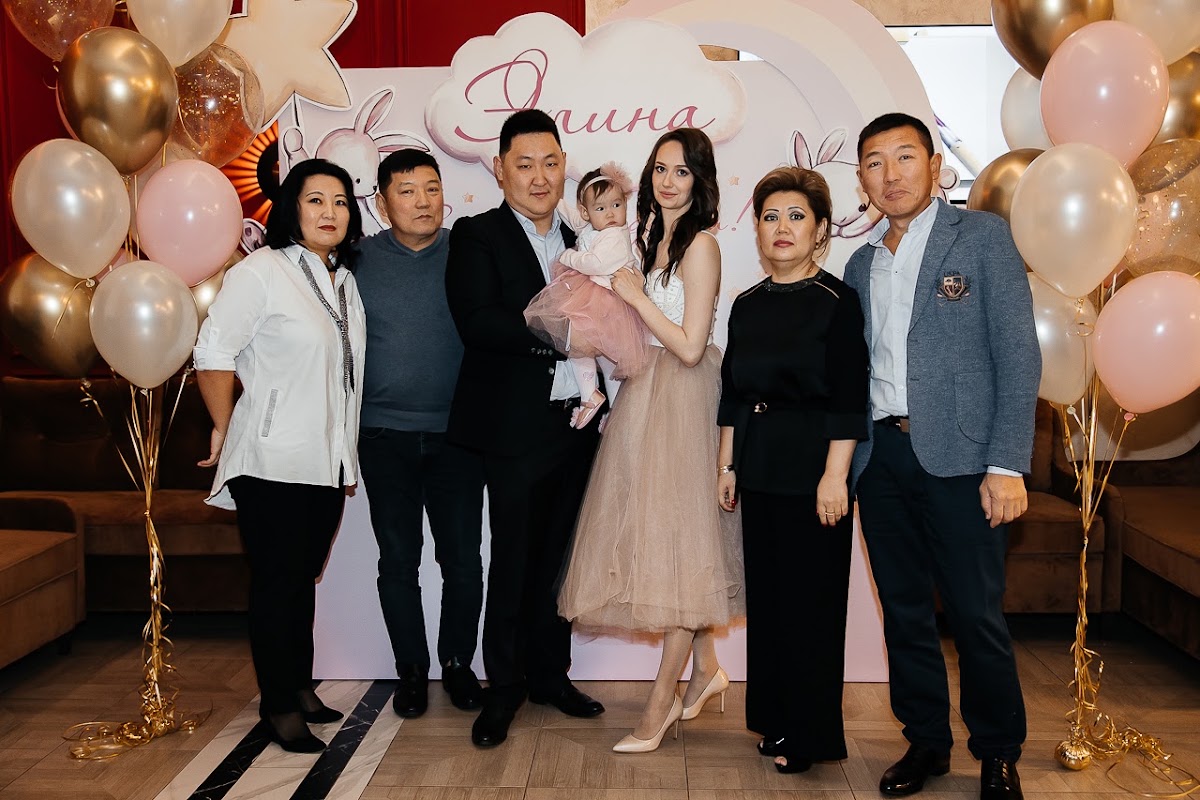 Годовасие Элины