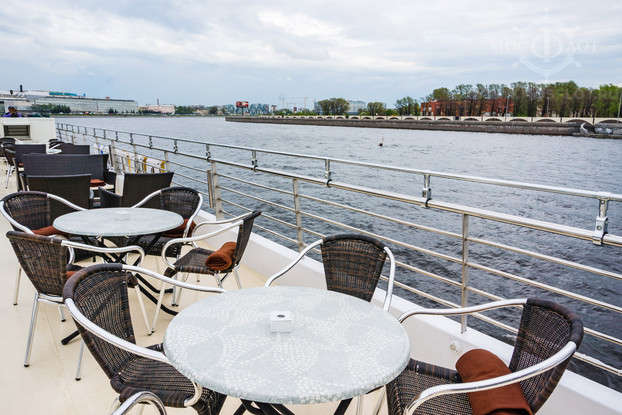 Ривер Лаунж (River Lounge)