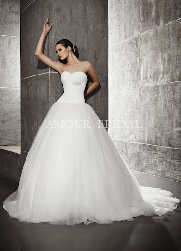 Испанские cвадебные платья Amour Bridal 2013.