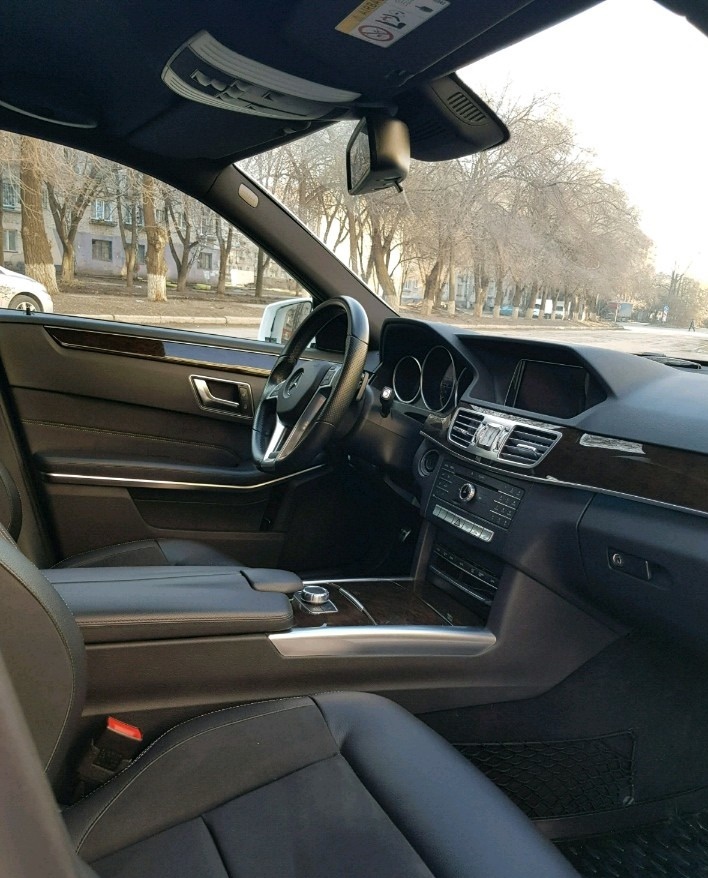 Mercedes-Benz E200 AMG (W212)