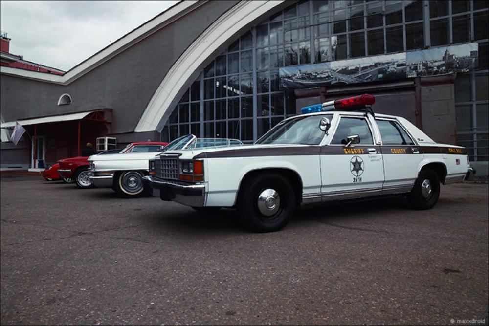 Ford Crown Victoria Police 1985 — кадр 5 из 6