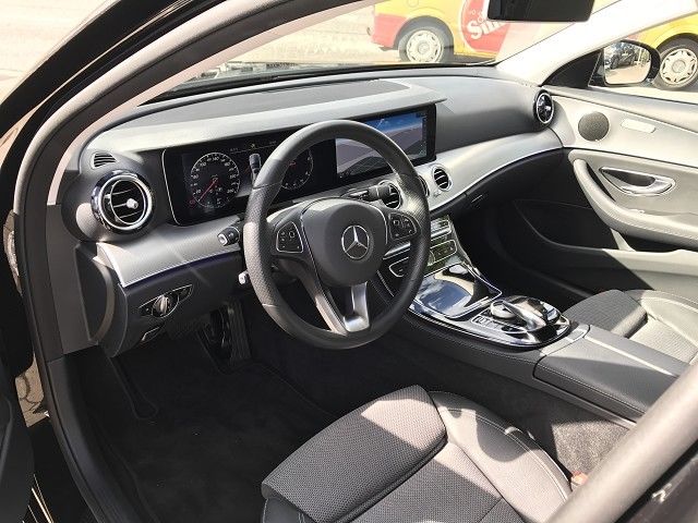 Mercedes E-Class — кадр 4 из 5