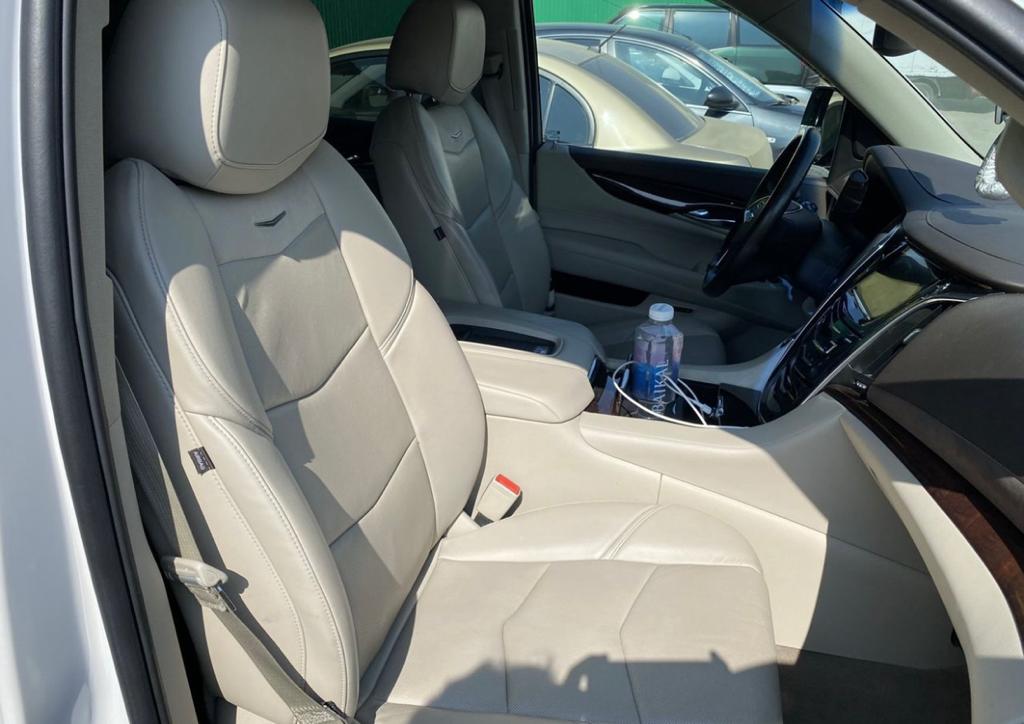 Cadillac Escalade — кадр 3 из 3