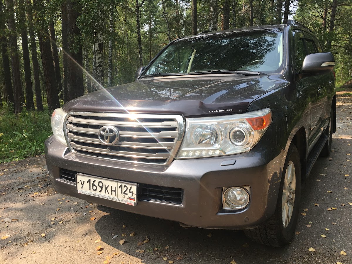 Toyota Land Cruiser 200 — кадр 3 из 8