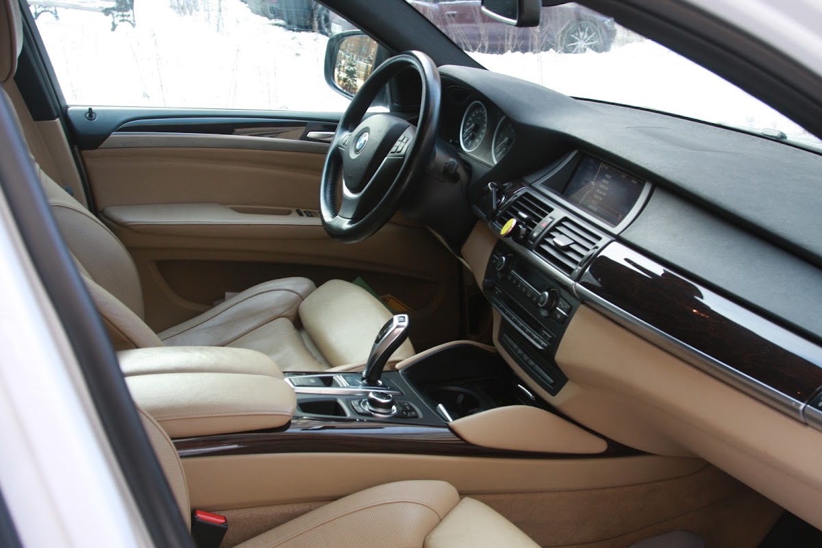BMW X6, белый
