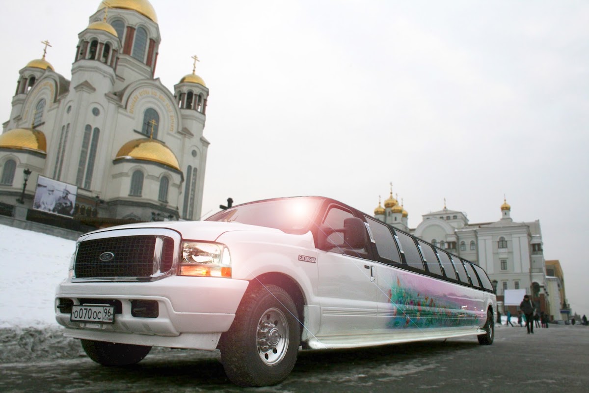 Ford Excursion Luxe — кадр 4 из 9