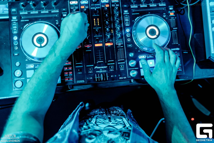DJ ROMARiO