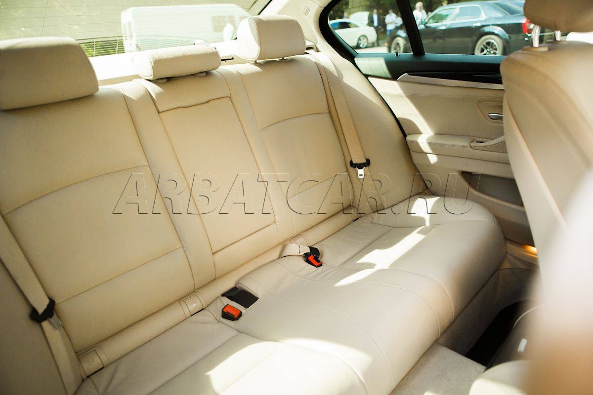 BMW 530 (F10) белый на светлом салоне