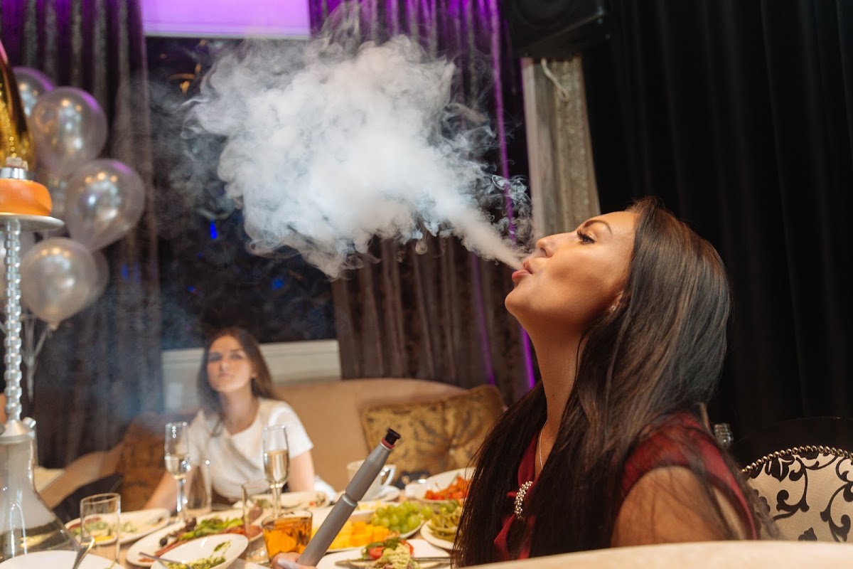 Party Smoke — кадр 3 из 20