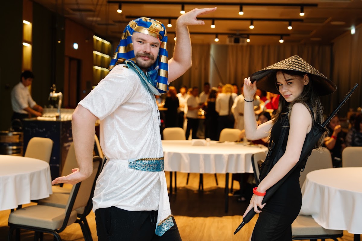 Bazaar Party Hard by AZIMUT