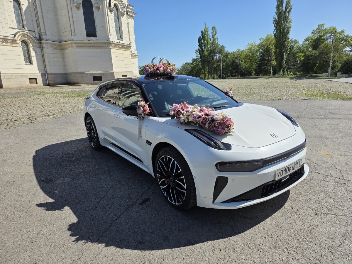Новый Zeekr 001 2025