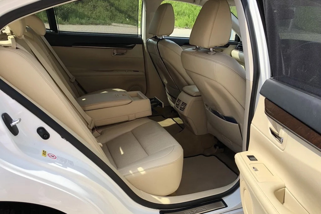 Лексус  ES 350 — кадр 3 из 3