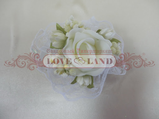 Цветы и браслеты из цветов на руку.