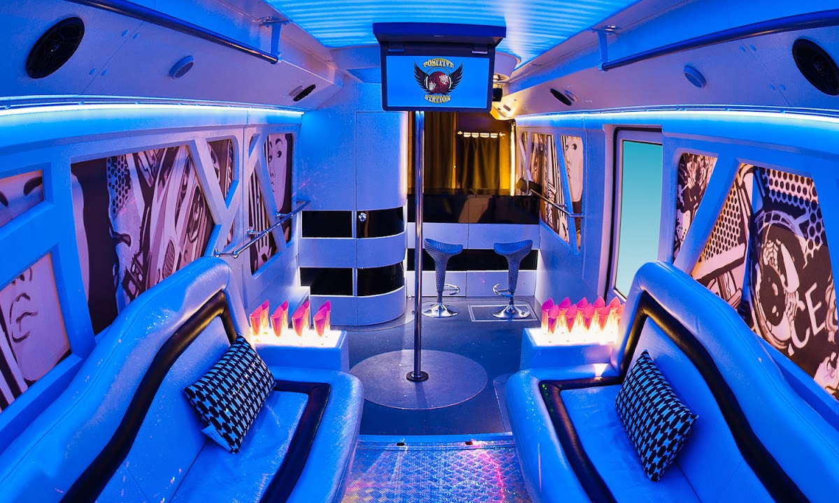 Crazy Party Bus — кадр 4 из 5