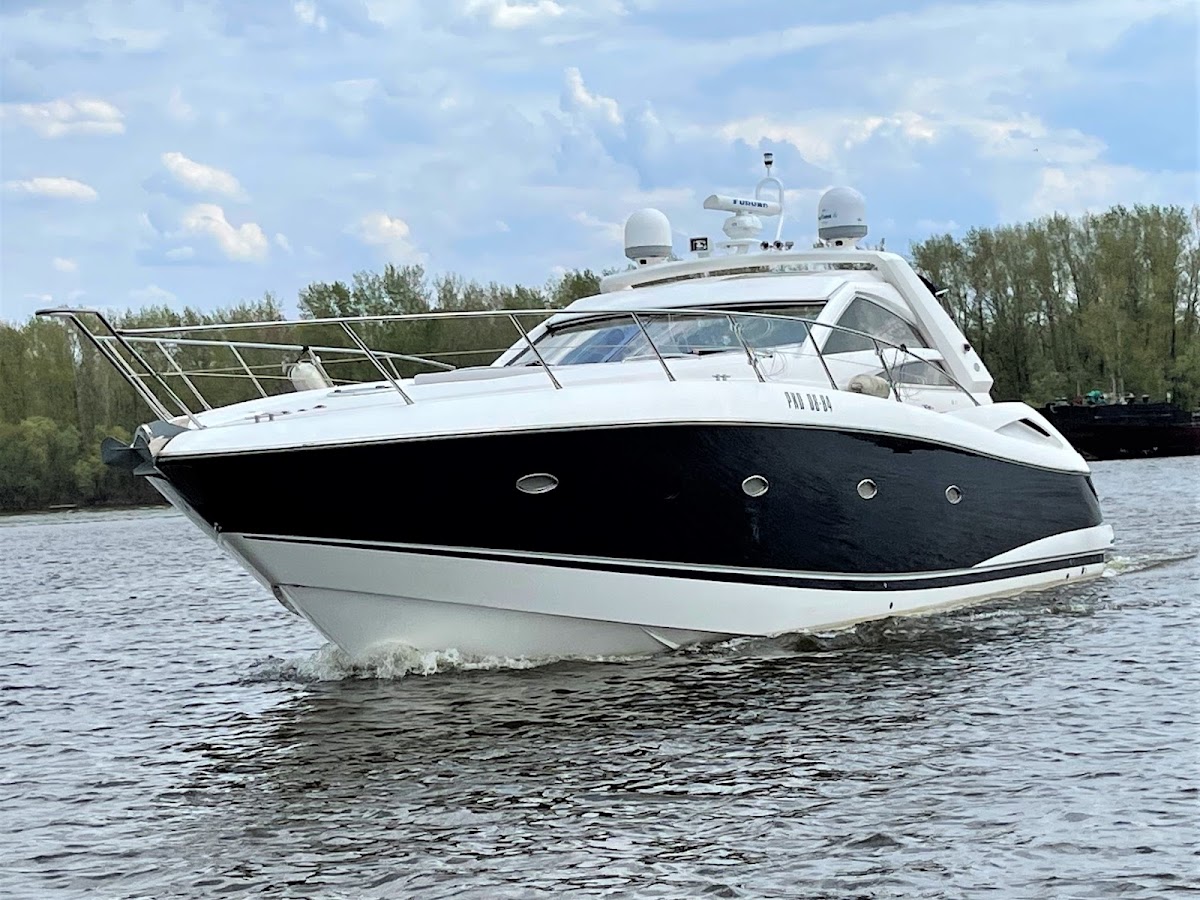 Яхта "Sunseeker Portofino 53"
