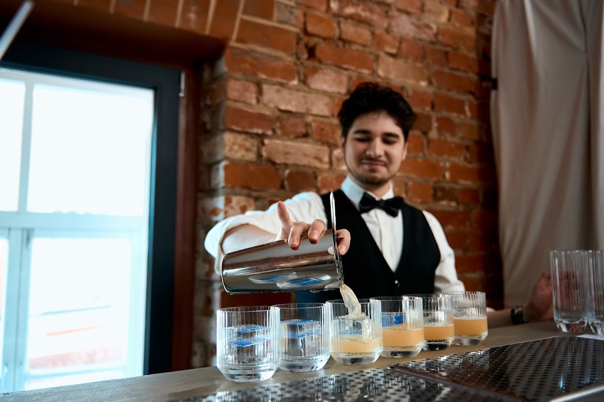 The Bar — кадр 3 из 7