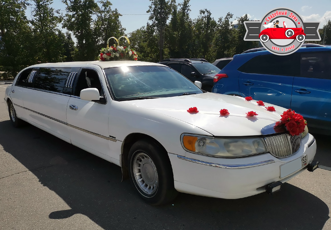 Lincoln Town Car (6 мест) — кадр 2 из 3